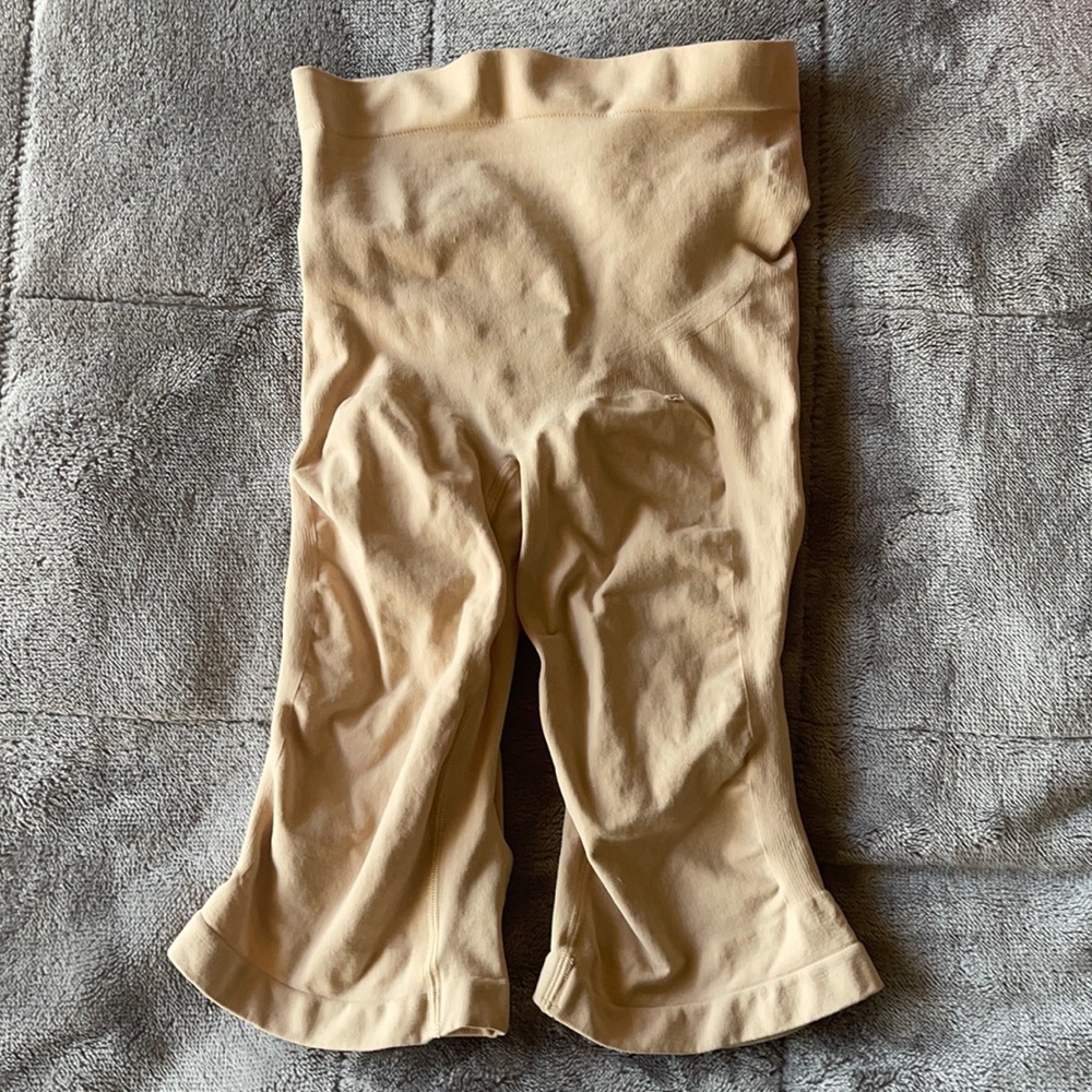 Sculpting short above the knee